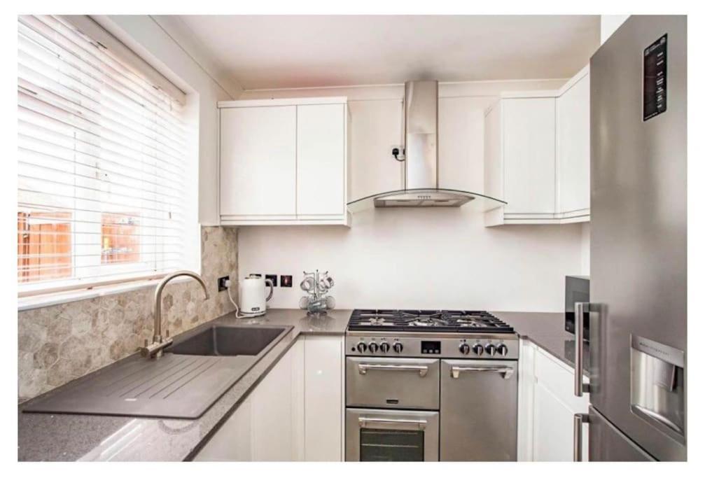 2 Bed - Walking Distance To Harry Potter Studio Watford  Extérieur photo